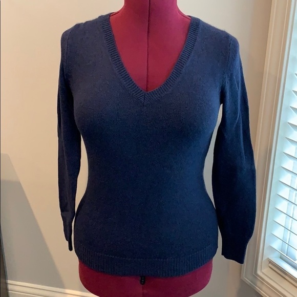 V Neck Old Navy Sweater - Picture 1 of 5